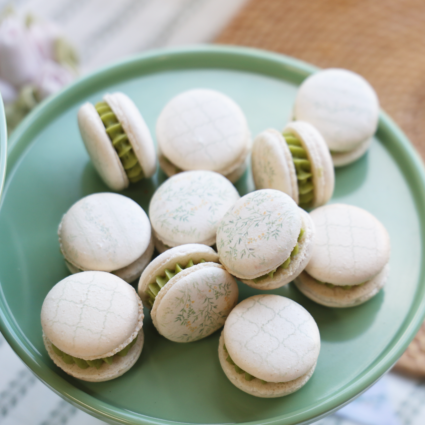 まかろん Floral + Vines Macaron Set (12) – ZestBakeshop