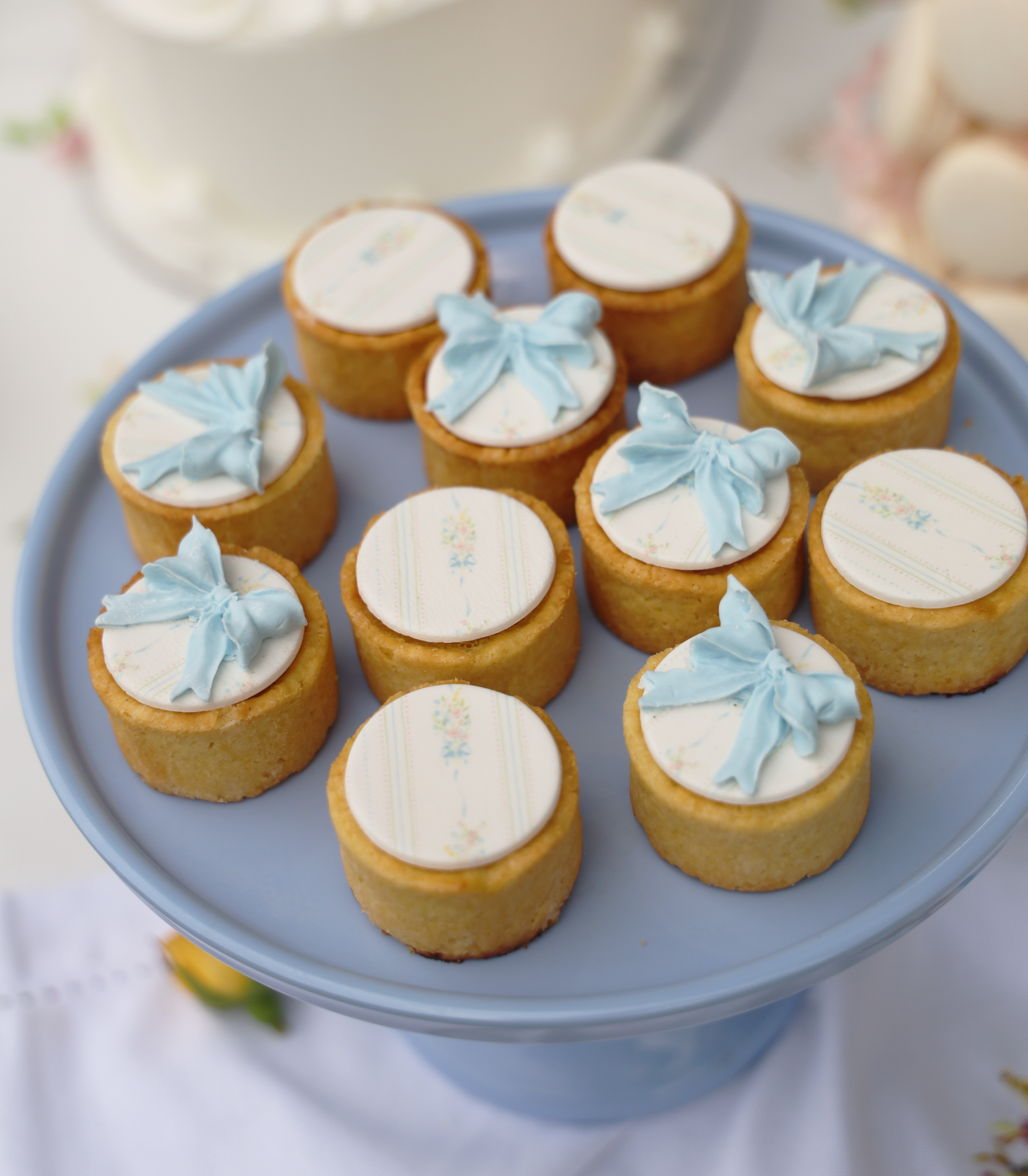 Scattered Blooms + Bow Mini Tarts Set (12)