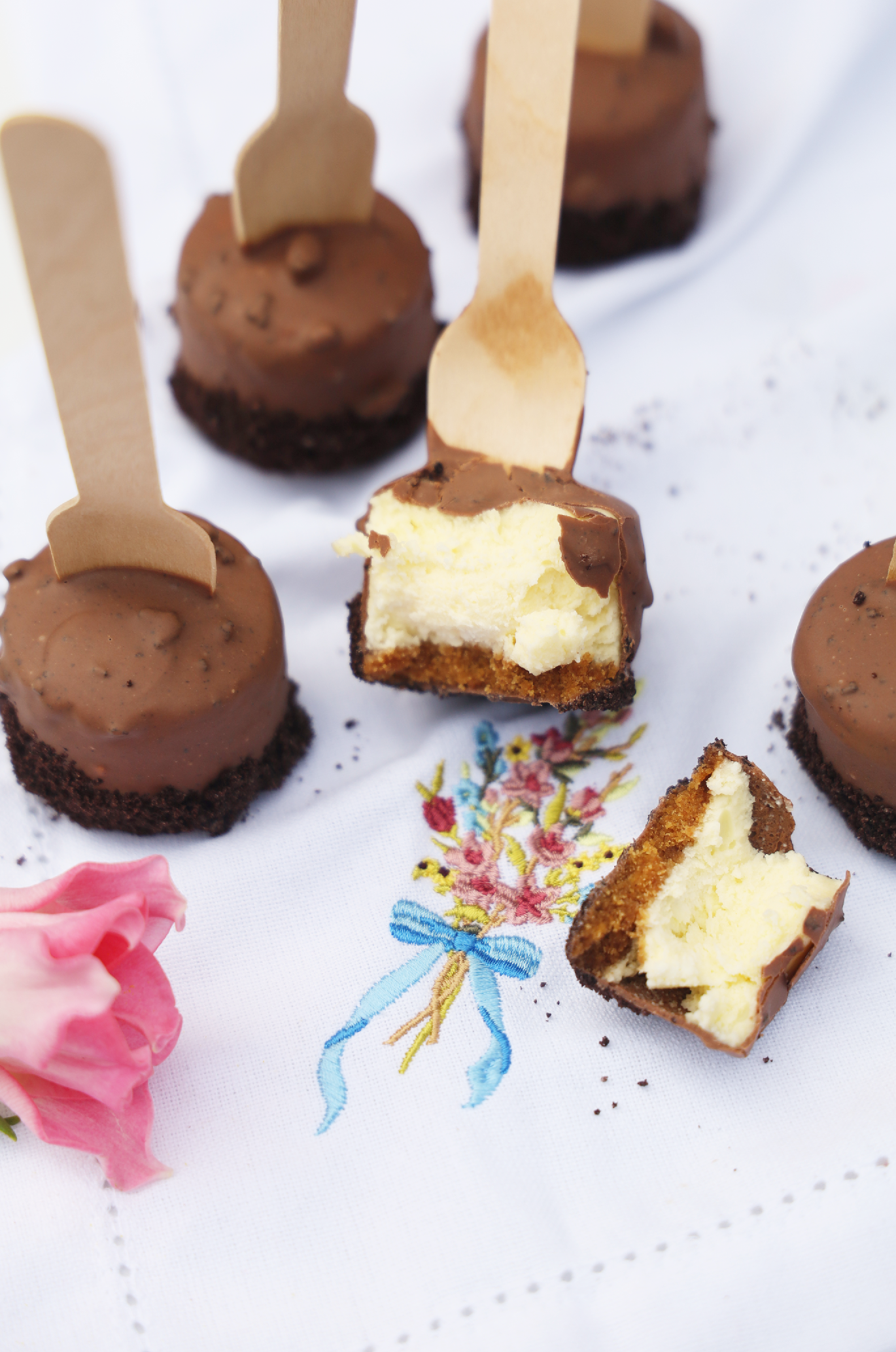 Oreo Crunch Cheesecake Pop- DAIRY (12)