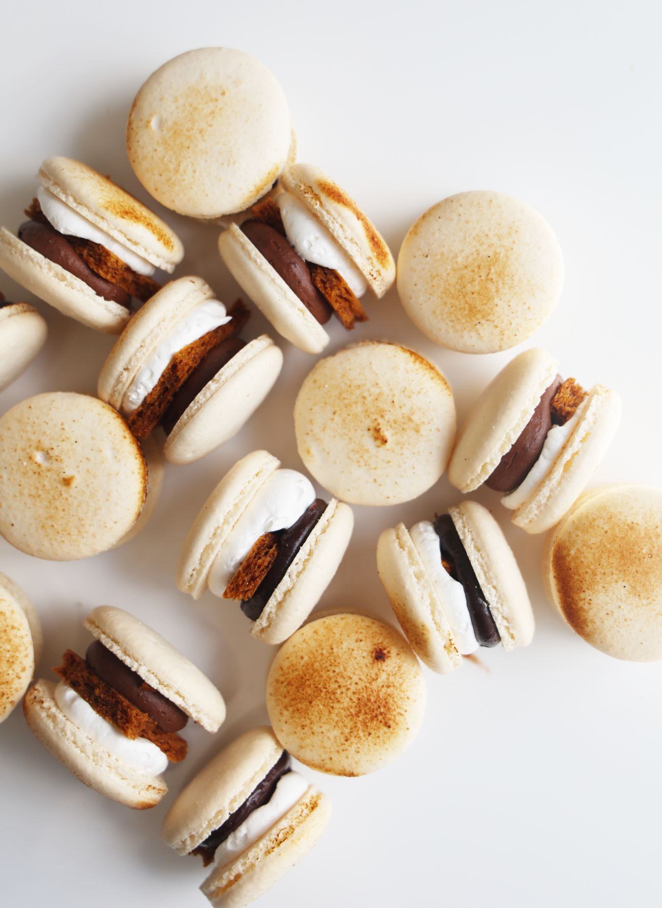 Toasty S'mores Macaron Set (12)