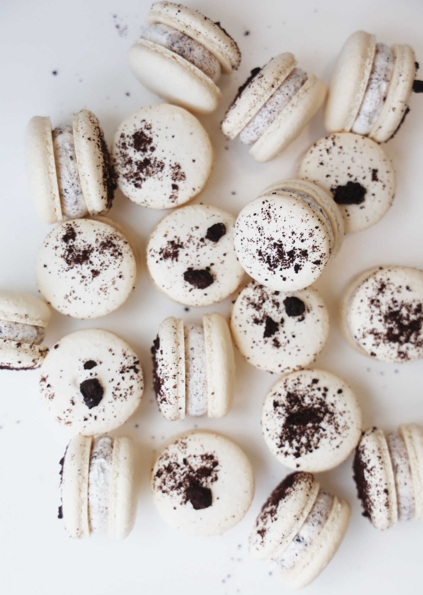 Oreo Crunch Macaron Set (12)