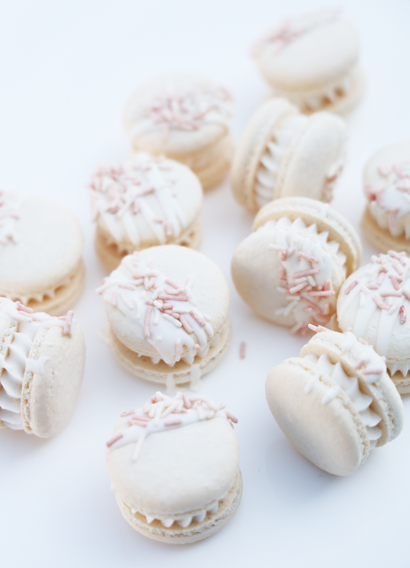 Pink Sprinkle Macaron Set (12)