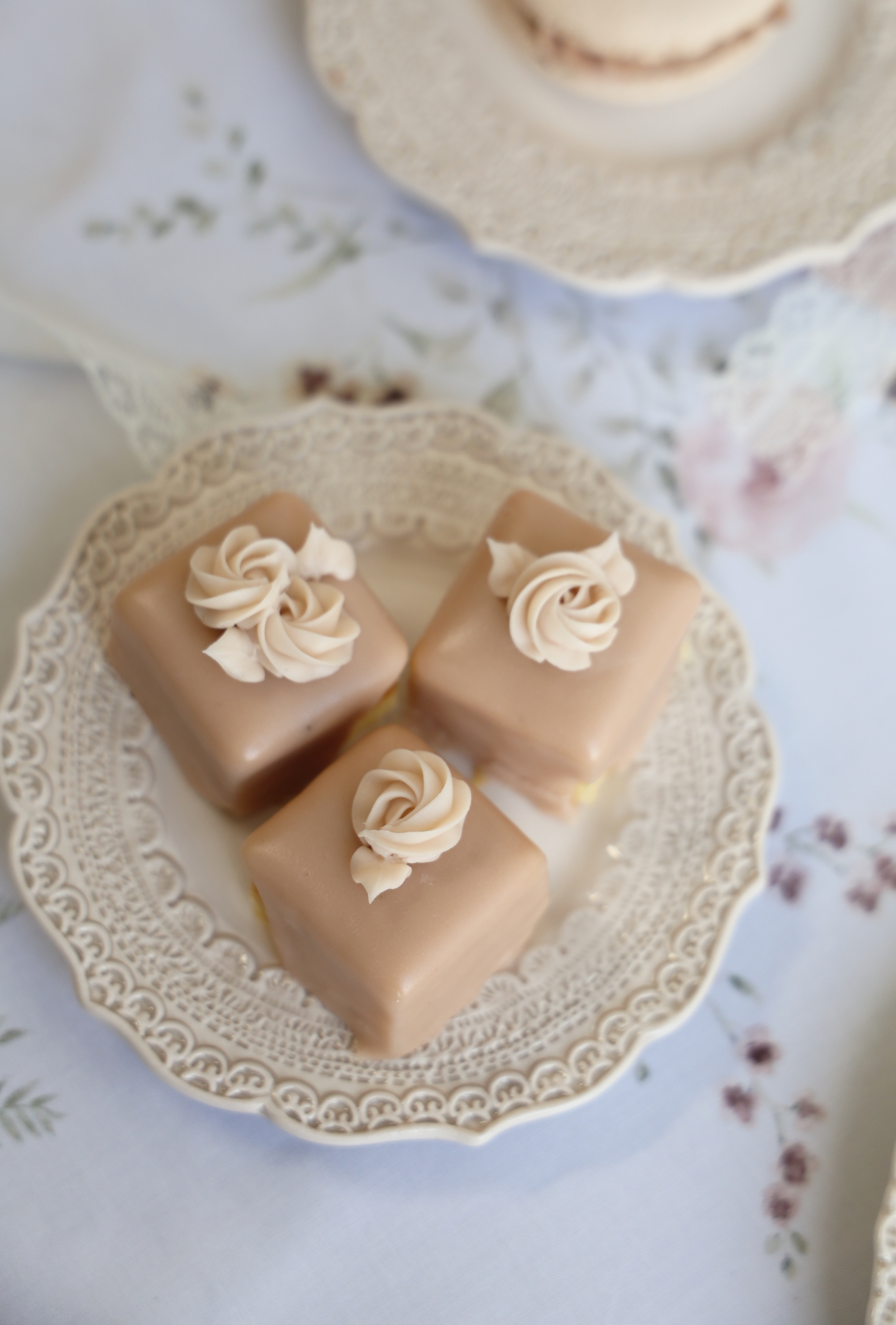 French Lace Florals Petit Four Set (12)