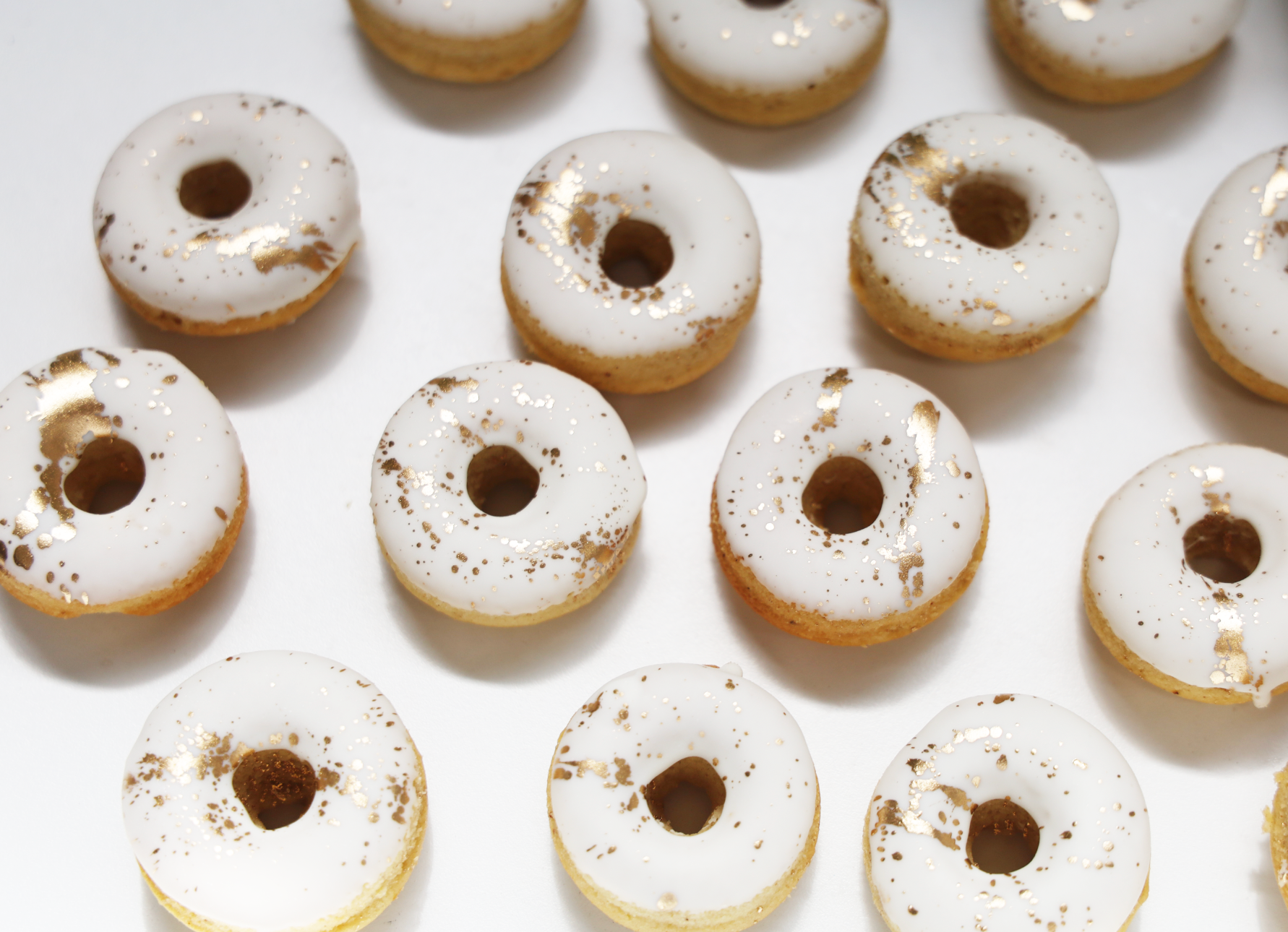 24 Mini Donuts- Gold &amp; White