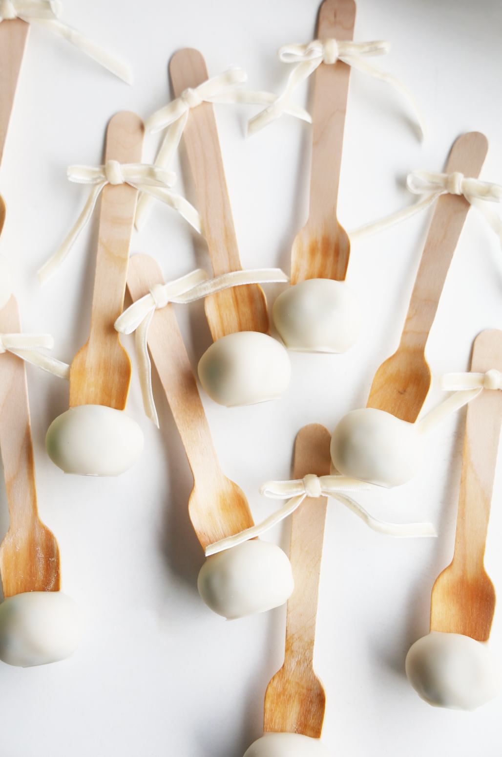 Little Cream Bows Cookie Dough Pops