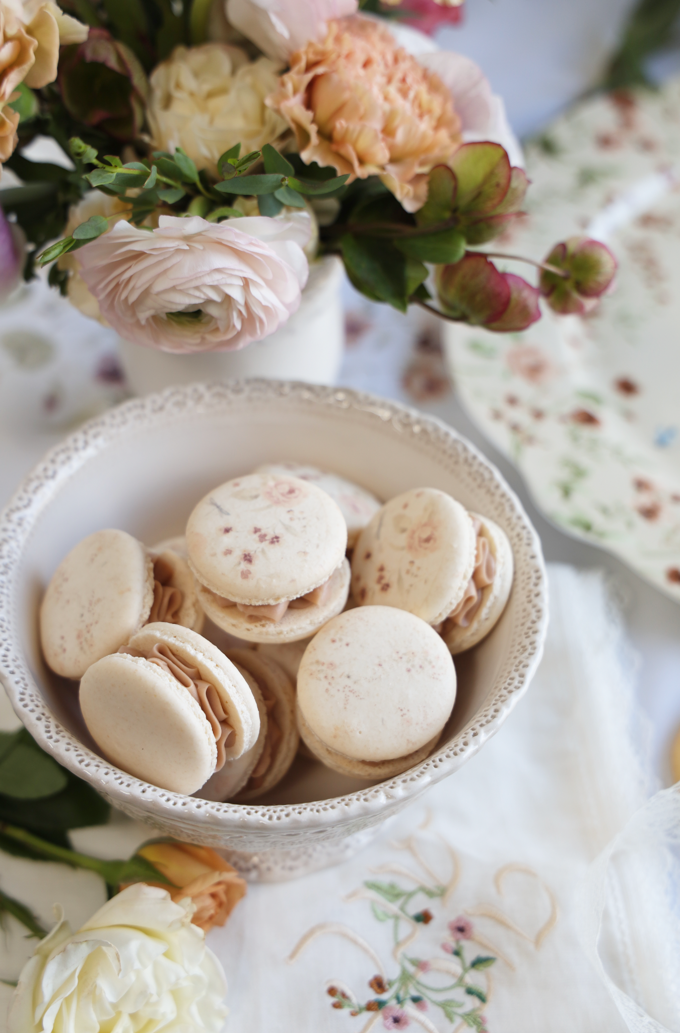 French Lace Florals Macaron Set