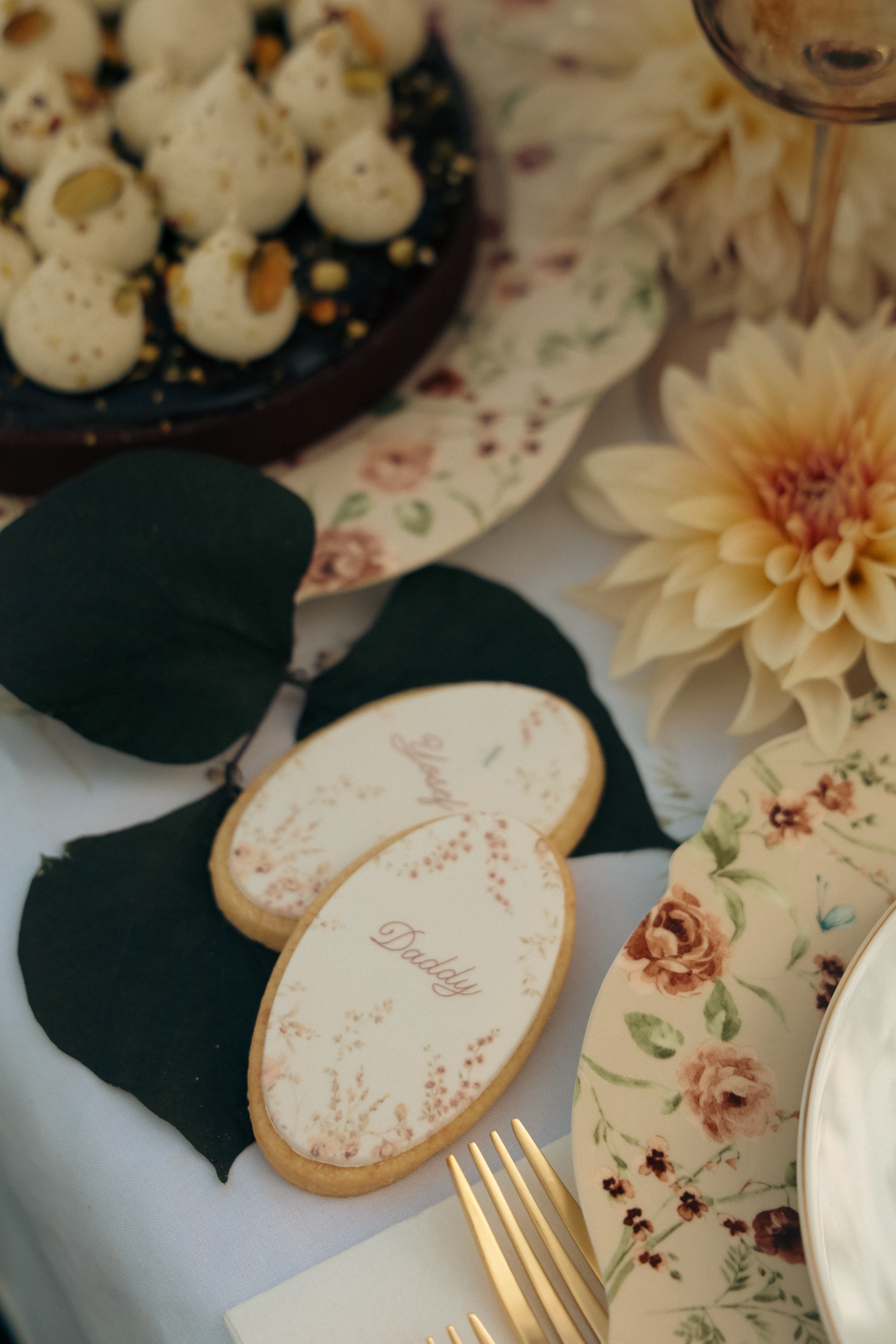 French Lace Floral Oval Placecard Cookie