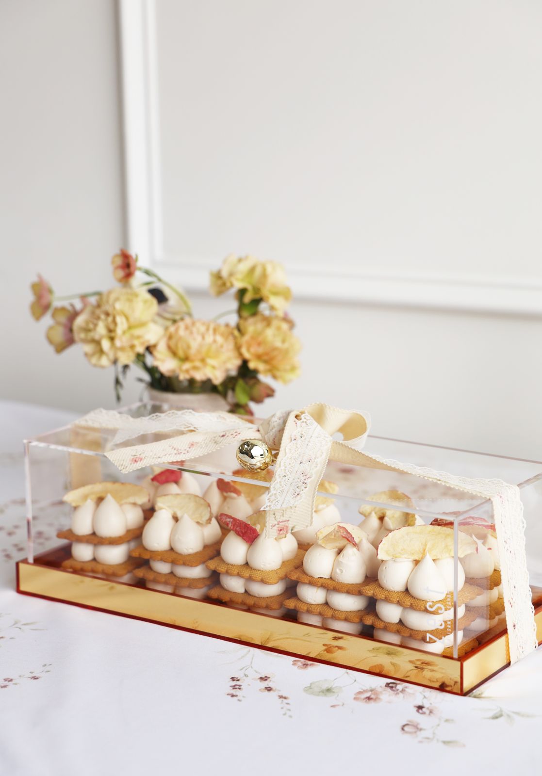 Caramel Apple Cookie Stack In Lucite Golden Dome